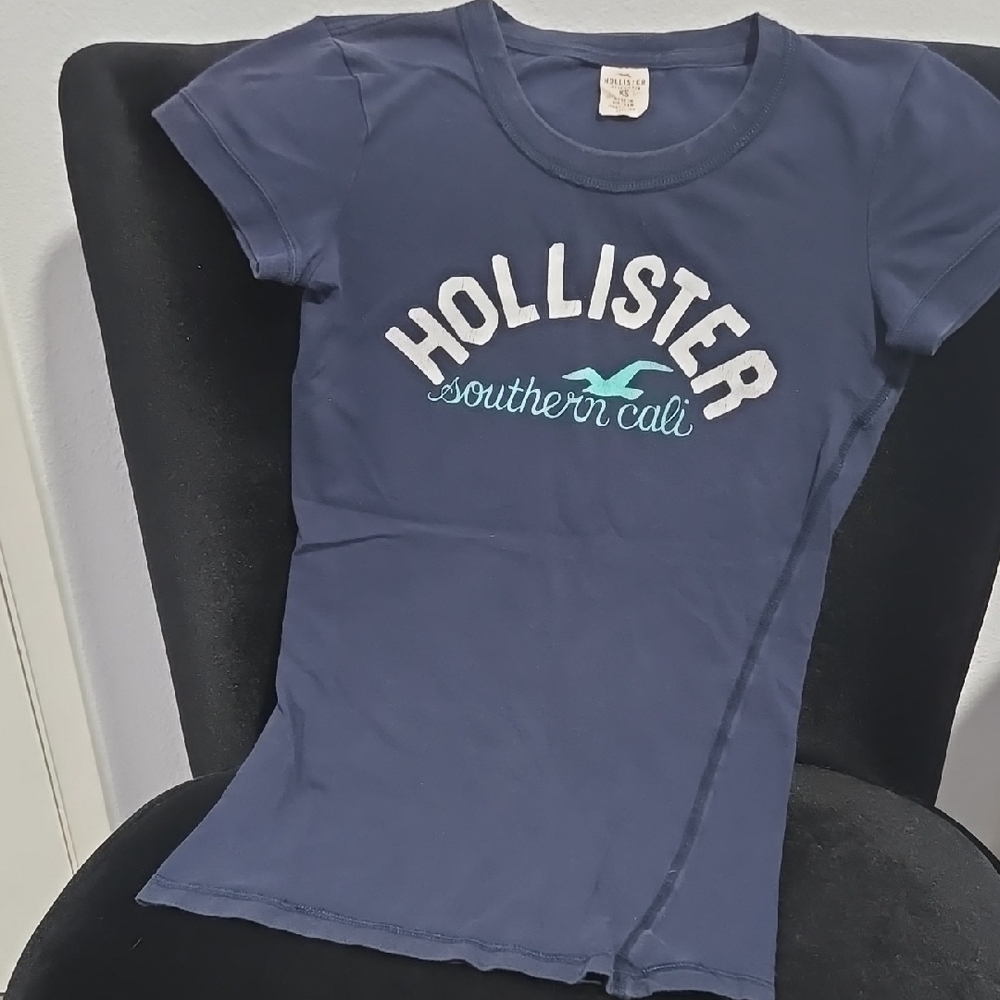 Vintage Y2K Hollister Blue and White Short Sleeve Tee